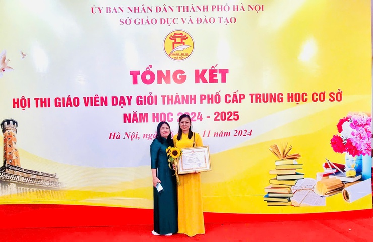 Ứng Hòa có 06 giáo viên đạt giải giáo viên dạy giỏi
Thành phố cấp THCS năm học 2024 - 2025- Ảnh 7.