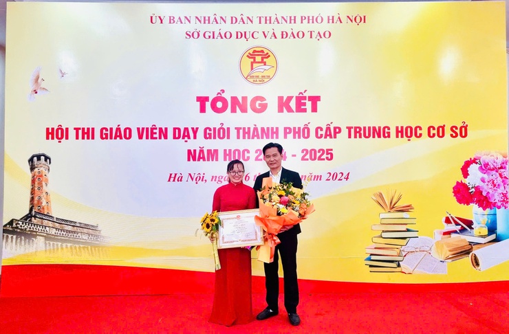 Ứng Hòa có 06 giáo viên đạt giải giáo viên dạy giỏi
Thành phố cấp THCS năm học 2024 - 2025- Ảnh 5.