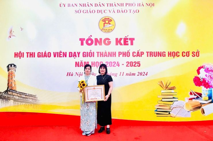 Ứng Hòa có 06 giáo viên đạt giải giáo viên dạy giỏi
Thành phố cấp THCS năm học 2024 - 2025- Ảnh 6.