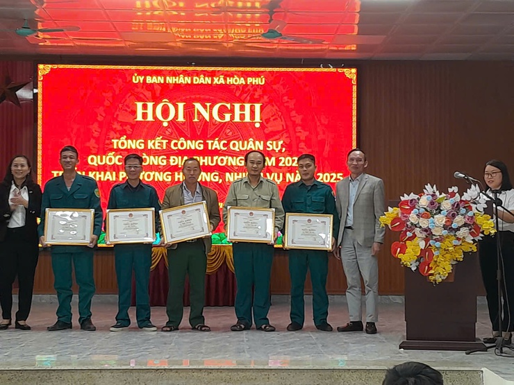 Xã Hòa Phú tổ chức tổng kết công tác Quân sự - Quốc phòng năm 2024, triển khai nhiệm vụ 2025- Ảnh 8.