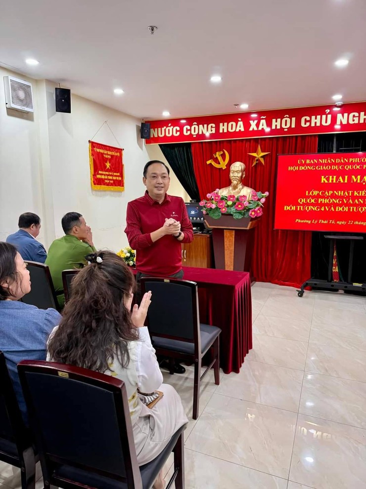 Hội đồng GDQP&AN phường Lý Thái Tổ về Tổ chức cập nhật kiến thức quốc phòng và an ninh cho đối tượng 4, đối tượng 4 mở rộng năm 2024- Ảnh 3.