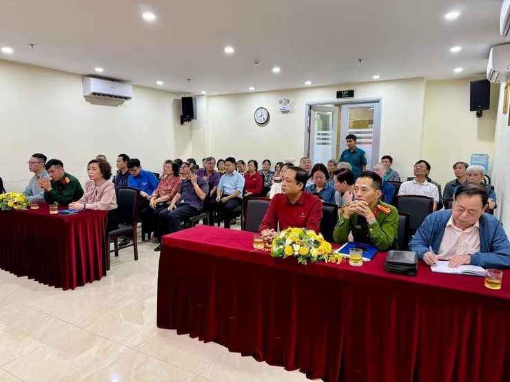Hội đồng GDQP&AN phường Lý Thái Tổ về Tổ chức cập nhật kiến thức quốc phòng và an ninh cho đối tượng 4, đối tượng 4 mở rộng năm 2024- Ảnh 6.