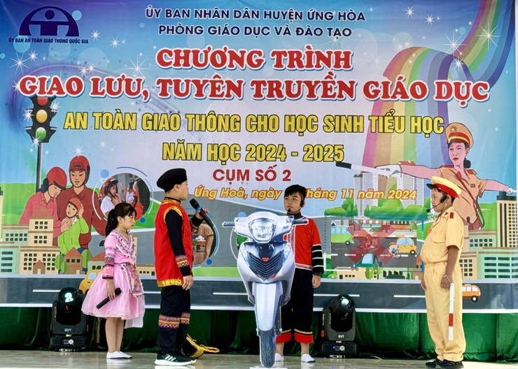 THIẾT THỰC CHƯƠNG TRÌNH GIAO LƯU TÌM HIỂU AN TOÀN GIAO THÔNG CẤP TIỂU HỌC NĂM HỌC 2024 - 2025- Ảnh 9.