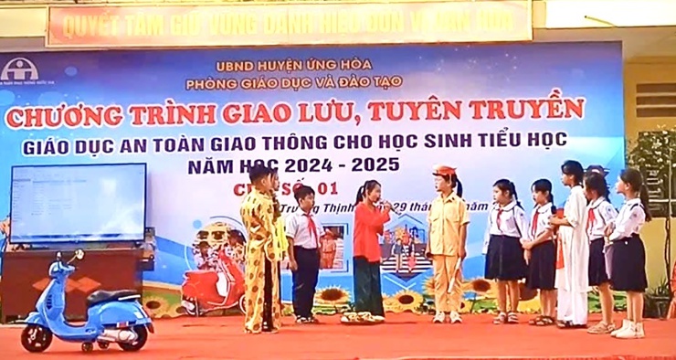 THIẾT THỰC CHƯƠNG TRÌNH GIAO LƯU TÌM HIỂU AN TOÀN GIAO THÔNG CẤP TIỂU HỌC NĂM HỌC 2024 - 2025- Ảnh 3.