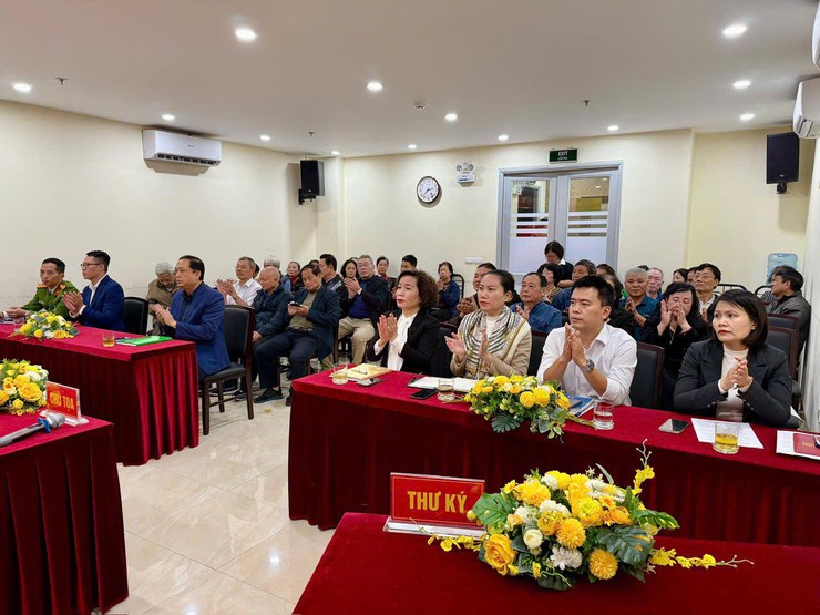 UBND phư ờng Lý Thái Tổ số 30 Lò Sũ đã tổ chức Hội nghị đối thoại giữa đồng chí Chủ Tịch UBND phường với Nhân dân theo điều 12 Nghị định 32/2021/NĐ-CP ngày 29/03/2021 của Chính phủ- Ảnh 1.