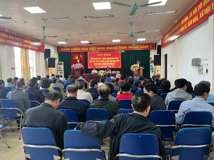 Đại biểu HĐND quận Hoàng Mai Tổ đại biểu số 11 tiếp xúc cử tri trước kỳ họp thứ Mười bốn HĐND Quận khóa  IV, nhiệm kỳ 2021-2026.
- Ảnh 1.