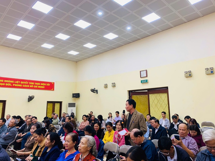 HĐND quận Hoàng Mai tiếp xúc cử tri trước kỳ họp thứ mười bốn HĐND quận khóa IV tại đơn vị bầu cử số 8 - Phường Hoàng Liệt- Ảnh 3.