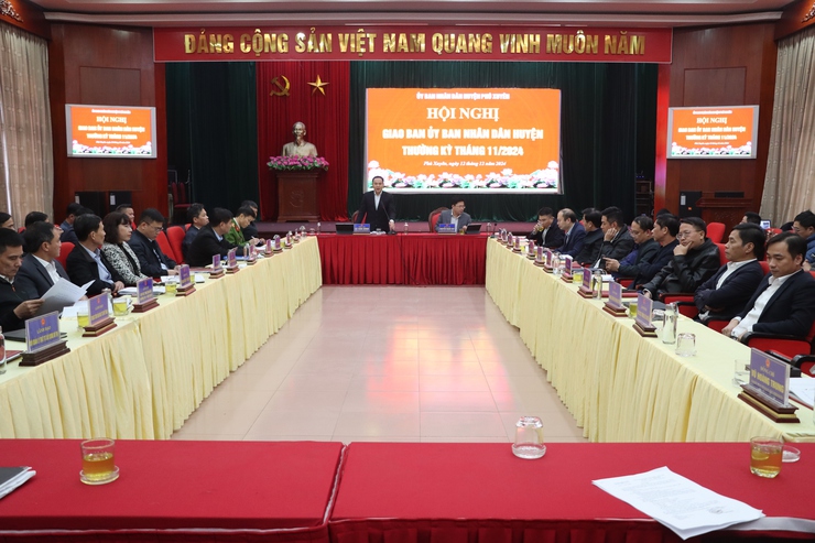 UBND huyện giao ban thường kỳ tháng 11- Ảnh 1.