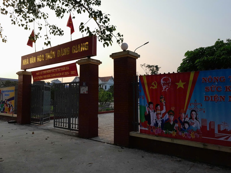 UBND xã phát động tổng vệ sinh môi trường đường làng, ngõ xóm chào đón Đoàn thẩm định Nông thôn mới thành phố Hà Nội về thẩm tra xã Hòa Phú đạt chuẩn nông thôn mới kiểu mẫu năm 2024
- Ảnh 1.