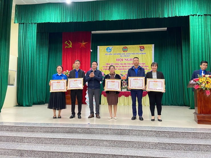 HỘI NÔNG DÂN - PHỤ NỮ VÀ ĐOÀN THANH NIÊN XÃ LIÊN BẠT PHỐI HỢP TỔ CHỨC HỘI NGHỊ TỔNG KẾT CÔNG TÁC HỘI, ĐOÀN, ĐỘI NĂM 2024. TRIỂN KHAI PHƯƠNG HƯỚNG, NHIỆM VỤ NĂM 2025- Ảnh 9.