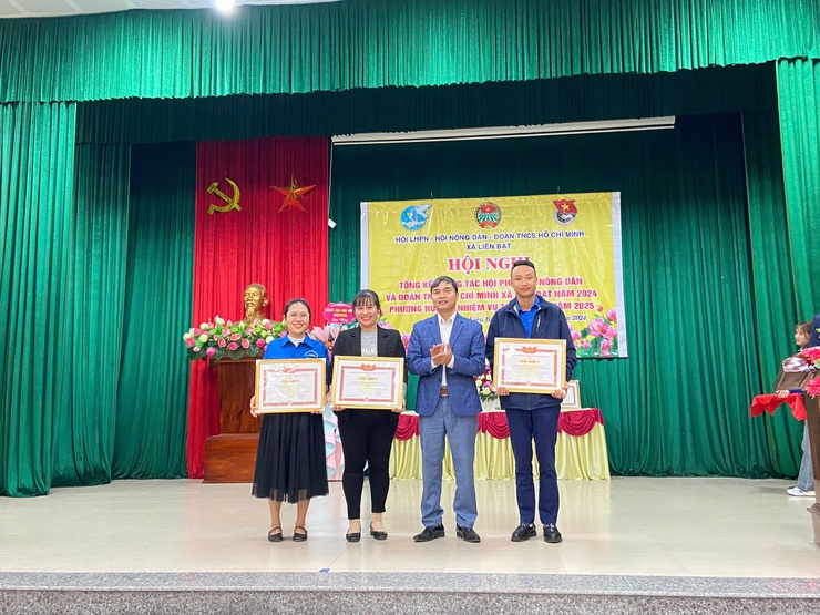 HỘI NÔNG DÂN - PHỤ NỮ VÀ ĐOÀN THANH NIÊN XÃ LIÊN BẠT PHỐI HỢP TỔ CHỨC HỘI NGHỊ TỔNG KẾT CÔNG TÁC HỘI, ĐOÀN, ĐỘI NĂM 2024. TRIỂN KHAI PHƯƠNG HƯỚNG, NHIỆM VỤ NĂM 2025- Ảnh 6.