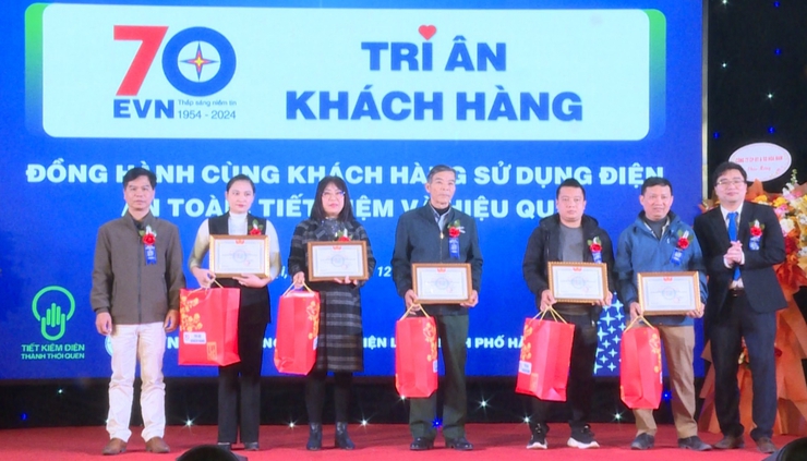 Công ty Điện lực Ứng Hoà tri ân khách hàng và triển khai kế hoạch cung ứng điện năm 2025- Ảnh 5.