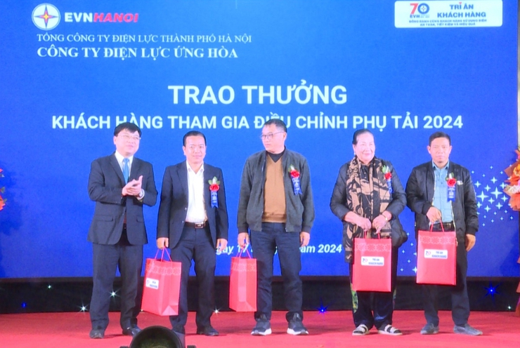 Công ty Điện lực Ứng Hoà tri ân khách hàng và triển khai kế hoạch cung ứng điện năm 2025- Ảnh 6.