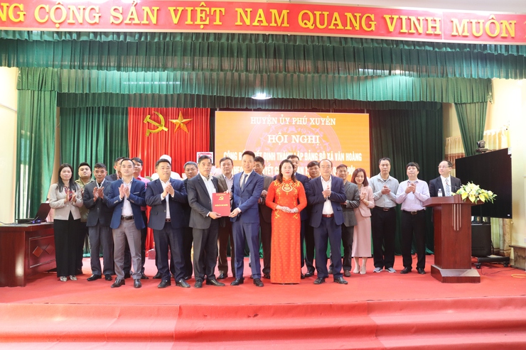 Huyện ủy Phú Xuyên trao quyết định về việc thành lập Đảng bộ xã Quang Hà và Đảng bộ xã Văn Hoàng- Ảnh 7.