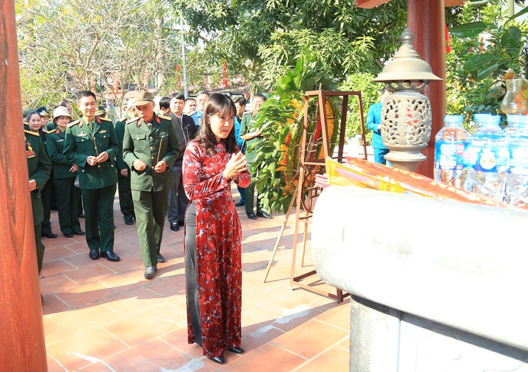 Phường Vĩnh Hưng tổ chức hội nghị gặp mặt nhân kỷ niệm 80 năm ngày Quân đội nhân dân Việt Nam (22/12/1944-22/12/2024) và tổng kết công tác xây dựng nền Quốc phòng toàn dân năm 2024.- Ảnh 2.