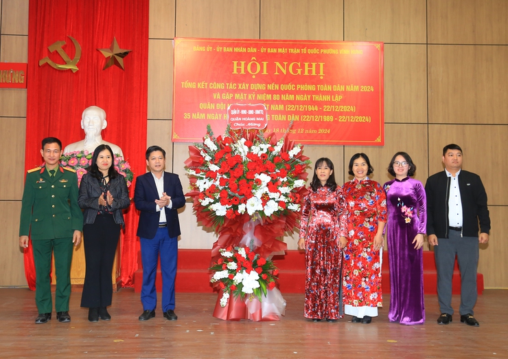Phường Vĩnh Hưng tổ chức hội nghị gặp mặt nhân kỷ niệm 80 năm ngày Quân đội nhân dân Việt Nam (22/12/1944-22/12/2024) và tổng kết công tác xây dựng nền Quốc phòng toàn dân năm 2024.- Ảnh 1.