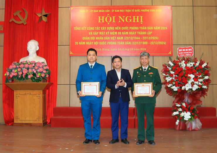 Phường Vĩnh Hưng tổ chức hội nghị gặp mặt nhân kỷ niệm 80 năm ngày Quân đội nhân dân Việt Nam (22/12/1944-22/12/2024) và tổng kết công tác xây dựng nền Quốc phòng toàn dân năm 2024.- Ảnh 5.