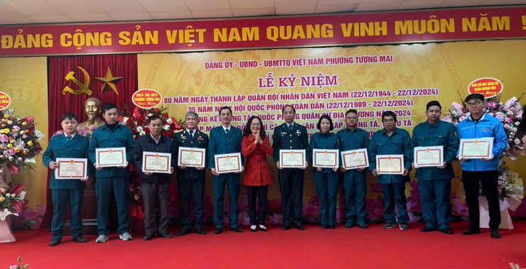 Phường Tương Mai tổ chức Lễ kỷ niệm 80 năm ngày thành lập Quân đội nhân dân Việt Nam (22/12/1944-22/12/2024); 35 năm Ngày hội quốc phòng toàn dân (22/12/1989-22/12/2024); Tổng kết công tác Quốc phòng quân sự địa phương năm 2024- Ảnh 7.