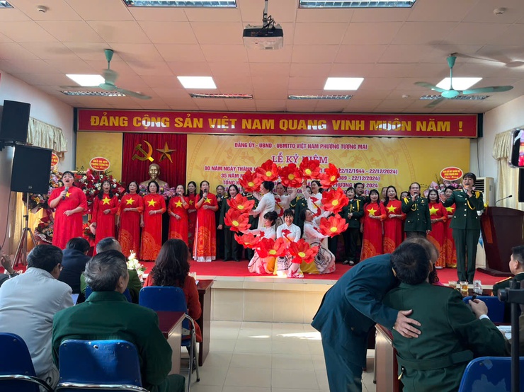 Phường Tương Mai tổ chức Lễ kỷ niệm 80 năm ngày thành lập Quân đội nhân dân Việt Nam (22/12/1944-22/12/2024); 35 năm Ngày hội quốc phòng toàn dân (22/12/1989-22/12/2024); Tổng kết công tác Quốc phòng quân sự địa phương năm 2024- Ảnh 8.