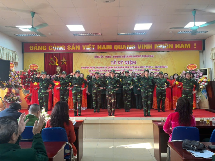 Phường Tương Mai tổ chức Lễ kỷ niệm 80 năm ngày thành lập Quân đội nhân dân Việt Nam (22/12/1944-22/12/2024); 35 năm Ngày hội quốc phòng toàn dân (22/12/1989-22/12/2024); Tổng kết công tác Quốc phòng quân sự địa phương năm 2024- Ảnh 10.