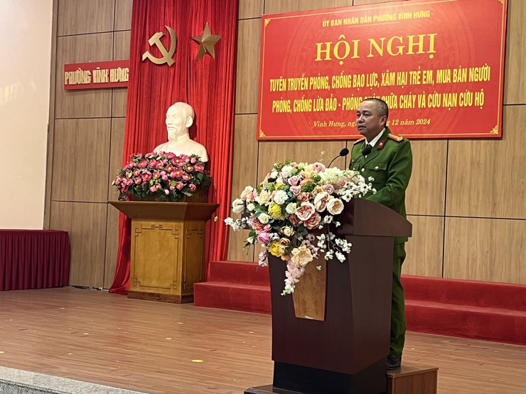 UBND phường Vĩnh Hưng tổ chức tuyên truyền phòng, chống bạo lực, xâm hại trẻ em, mua bán người, phòng chống lừa đảo trên không gian mạng và Phòng cháy chữu cháy, cứu nạn cứu hộ.- Ảnh 2.