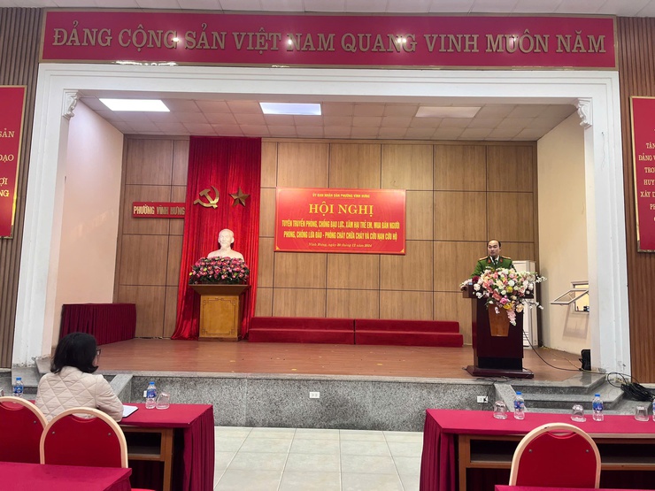 UBND phường Vĩnh Hưng tổ chức tuyên truyền phòng, chống bạo lực, xâm hại trẻ em, mua bán người, phòng chống lừa đảo trên không gian mạng và Phòng cháy chữu cháy, cứu nạn cứu hộ.- Ảnh 1.
