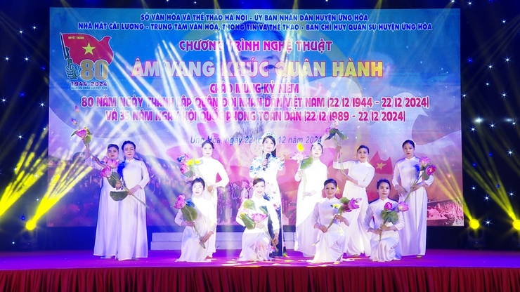 Hào hùng chương trình Nghệ thuật “Âm vang khúc quân hành” chào mừng 80 năm thành lập Quân đội nhân dân Việt Nam và 35 năm Ngày hội quốc phòng toàn dân- Ảnh 17.