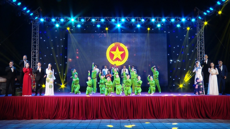 Hào hùng chương trình Nghệ thuật “Âm vang khúc quân hành” chào mừng 80 năm thành lập Quân đội nhân dân Việt Nam và 35 năm Ngày hội quốc phòng toàn dân- Ảnh 14.