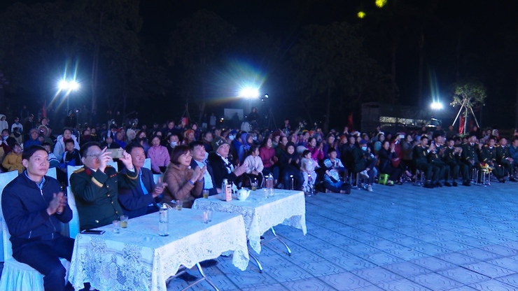 Hào hùng chương trình Nghệ thuật “Âm vang khúc quân hành” chào mừng 80 năm thành lập Quân đội nhân dân Việt Nam và 35 năm Ngày hội quốc phòng toàn dân- Ảnh 4.