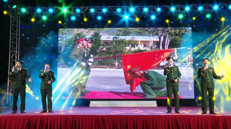 Hào hùng chương trình Nghệ thuật “Âm vang khúc quân hành” chào mừng 80 năm thành lập Quân đội nhân dân Việt Nam và 35 năm Ngày hội quốc phòng toàn dân- Ảnh 8.