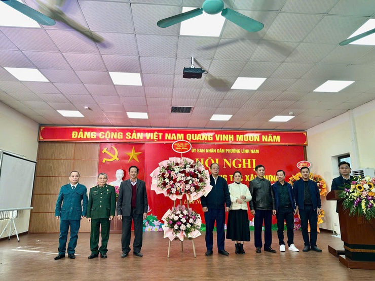 UBND phường Lĩnh Nam tổ chức Hội nghị tổng kết công tác xây dựng nền quốc phòng toàn dân năm 2024.- Ảnh 1.