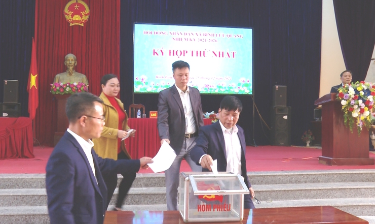 HĐND XÃ BÌNH LƯU QUANG TỔ CHỨC THÀNH CÔNG KỲ HỌP THỨ NHẤT, NHIỆM KỲ 2021 - 2026.- Ảnh 2.