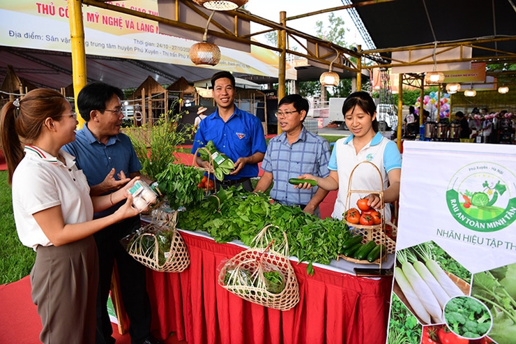 Phú Xuyên nỗ lực đưa sản phẩm OCOP làng nghề vươn tầm thế giới- Ảnh 1.
