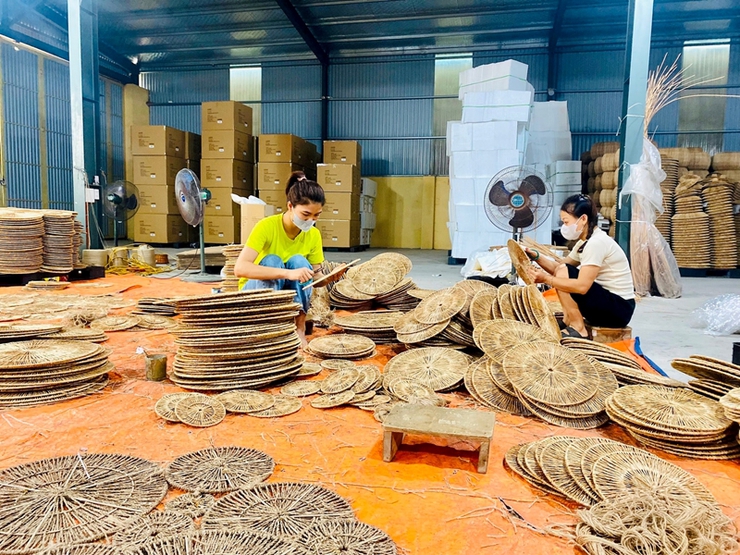Phú Xuyên nỗ lực đưa sản phẩm OCOP làng nghề vươn tầm thế giới- Ảnh 6.