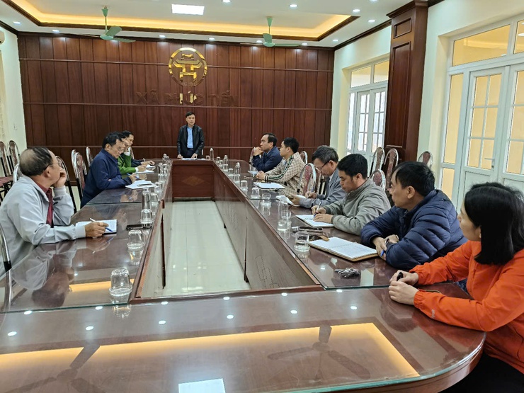 UBND xã Phúc Tiến họp triển khai kế hoạch của UBND huyện về việc phát động ra quân tổng vệ sinh môi trường trên tuyến đường quốc lộ 1A
 và tuyến đường Tỉnh lộ 428.

- Ảnh 1.