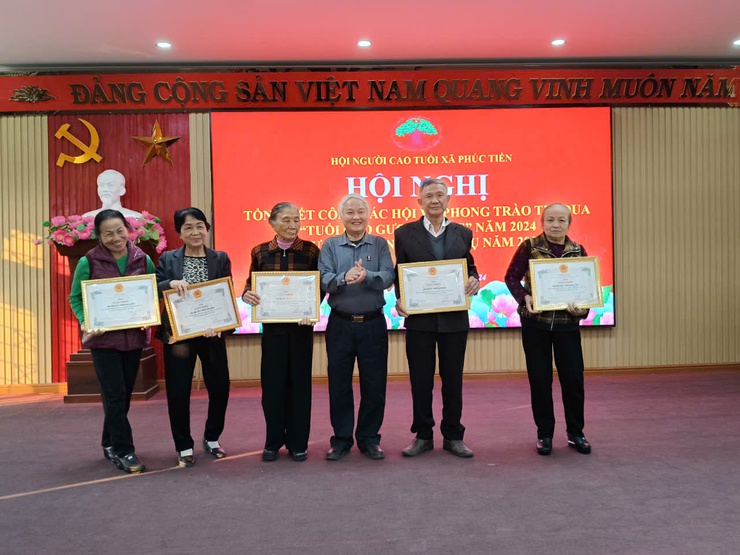 Hội người cao tuổi xã Phúc Tiến tổng kết công tác hội và phong trào “Tuổi cao gương sáng” năm 2024, triển khai phương hướng nhiệm vụ năm 2025.- Ảnh 4.