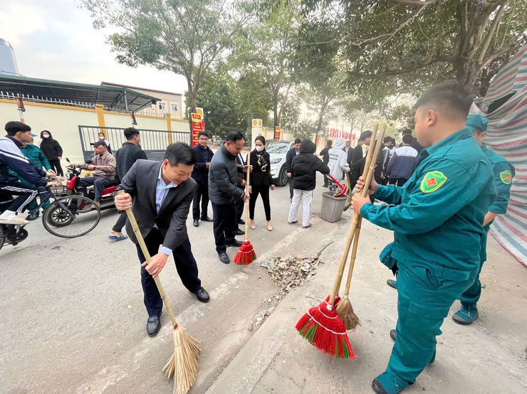  Thị trấn Quốc Oai phát động tổng vệ sinh môi trường hưởng ứng phong trào thi đua sáng - xanh - sạch- đẹp- Ảnh 1.
