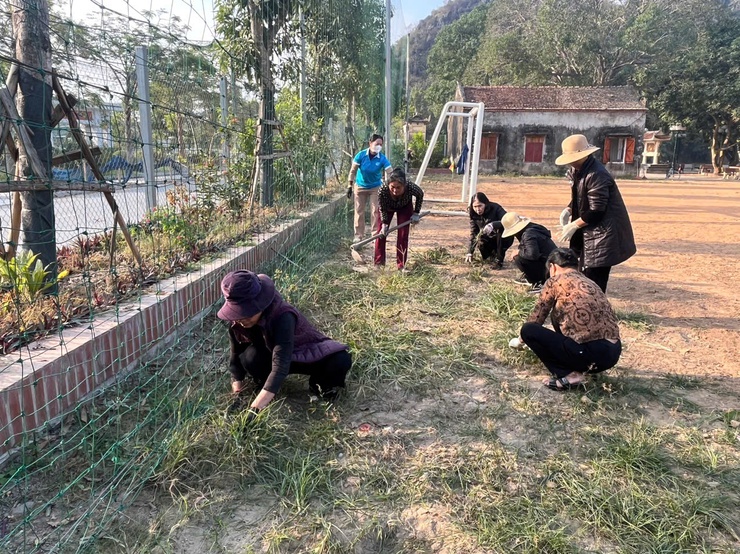  Thị trấn Quốc Oai phát động tổng vệ sinh môi trường hưởng ứng phong trào thi đua sáng - xanh - sạch- đẹp- Ảnh 11.