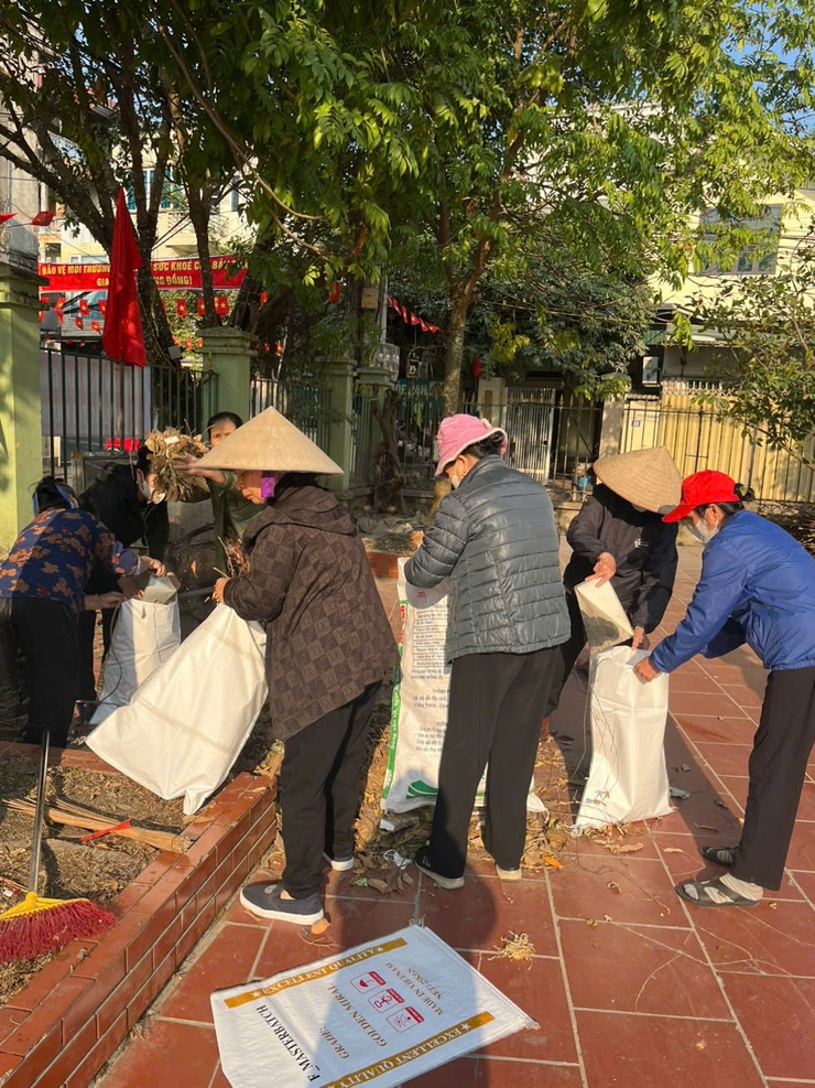  Thị trấn Quốc Oai phát động tổng vệ sinh môi trường hưởng ứng phong trào thi đua sáng - xanh - sạch- đẹp- Ảnh 12.