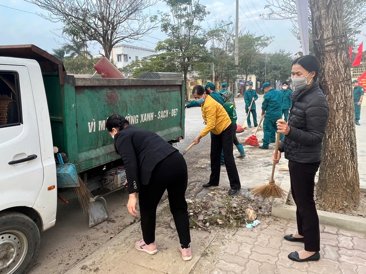  Thị trấn Quốc Oai phát động tổng vệ sinh môi trường hưởng ứng phong trào thi đua sáng - xanh - sạch- đẹp- Ảnh 7.
