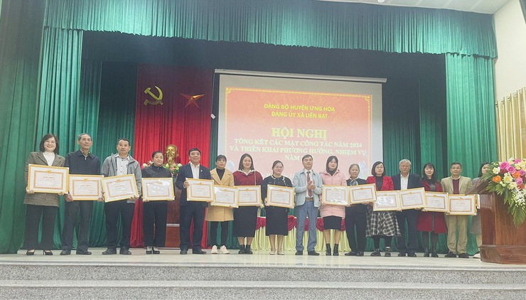 ĐẢNG ỦY XÃ LIÊN BẠT TỔ CHỨC HỘI NGHỊ TỔNG KẾT CÁC MẶT CÔNG TÁC NĂM 2024 VÀ TRIỂN KHAI PHƯƠNG HƯỚNG NHIỆM VỤ NĂM 2025.- Ảnh 4.