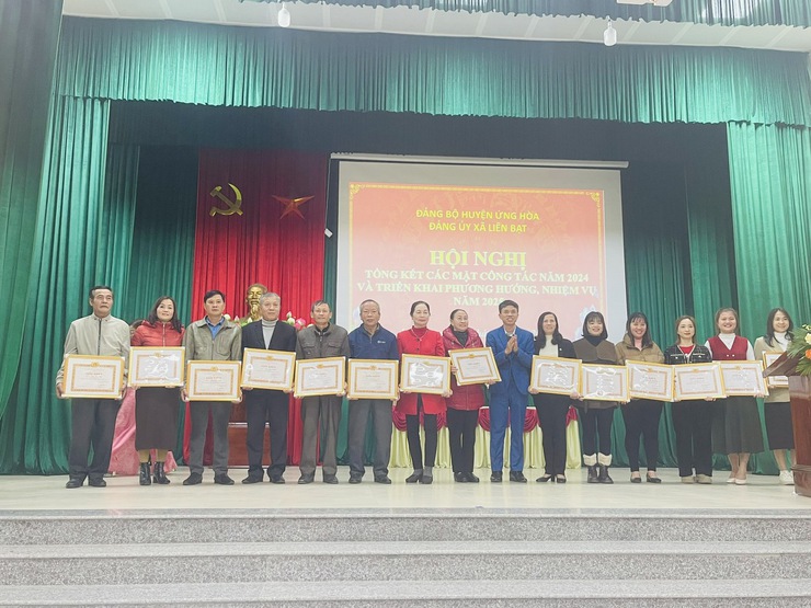 ĐẢNG ỦY XÃ LIÊN BẠT TỔ CHỨC HỘI NGHỊ TỔNG KẾT CÁC MẶT CÔNG TÁC NĂM 2024 VÀ TRIỂN KHAI PHƯƠNG HƯỚNG NHIỆM VỤ NĂM 2025.- Ảnh 5.