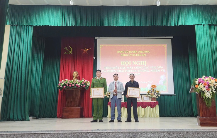 ĐẢNG ỦY XÃ LIÊN BẠT TỔ CHỨC HỘI NGHỊ TỔNG KẾT CÁC MẶT CÔNG TÁC NĂM 2024 VÀ TRIỂN KHAI PHƯƠNG HƯỚNG NHIỆM VỤ NĂM 2025.- Ảnh 3.