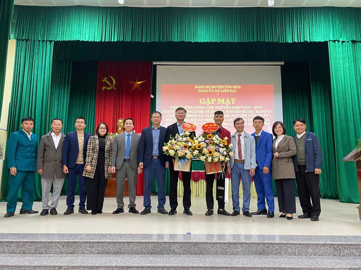 ĐẢNG ỦY XÃ LIÊN BẠT TỔ CHỨC HỘI NGHỊ TỔNG KẾT CÁC MẶT CÔNG TÁC NĂM 2024 VÀ TRIỂN KHAI PHƯƠNG HƯỚNG NHIỆM VỤ NĂM 2025.- Ảnh 8.