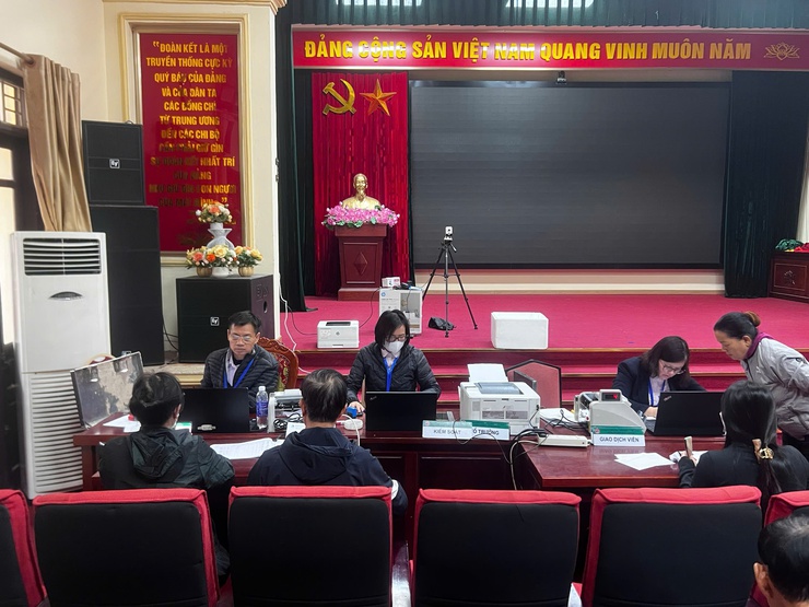 THỰC HIỆN GIẢM LÃI SUẤT CHO VAY 2%/NĂM ĐỐI VỚI KHÁCH VAY VỐN TẠI HÀNG NGÂN HÀNG CHÍNH SÁCH XÃ HỘI BỊ ẢNH HƯỞNG BÃO YAGI VÀ MƯA LŨ SAU BÃO- Ảnh 2.