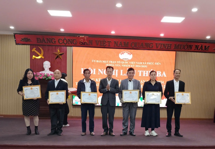 Ủy ban Mặt trận Tổ quốc xã Phúc Tiến tổ chức hội nghị lần thứ Ba và tổng kết  công tác hoạt động mặt trận năm 2024, triển khai nhiệm vụ năm 2025..- Ảnh 4.