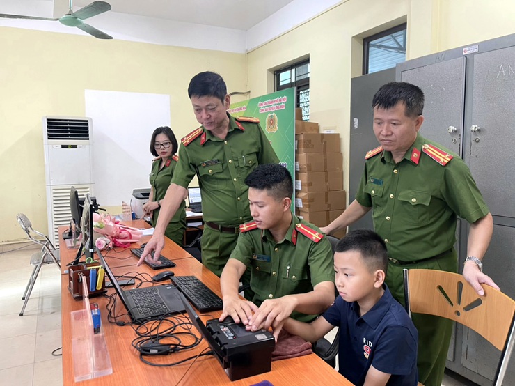 CÔNG AN HUYỆN ỨNG HÒA:
TRIỂN KHAI LUẬT CĂN CƯỚC ĐỒNG LOẠT TỪ NGÀY 1/7/2024.- Ảnh 1.
