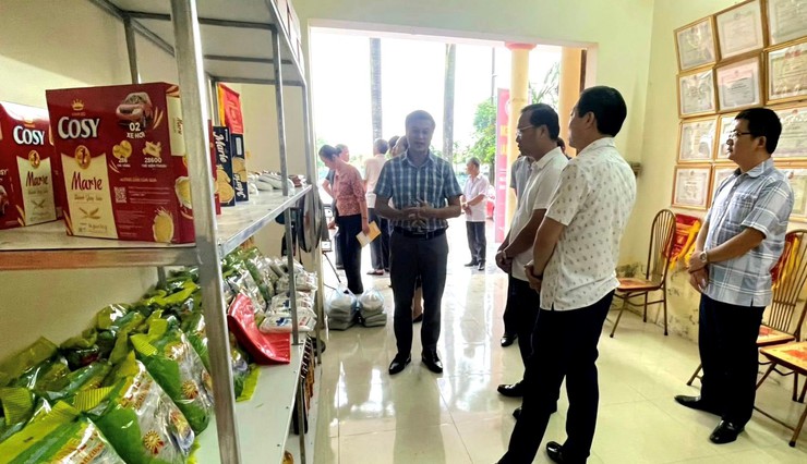 Ra mắt mô hình “Cụm dân cư nhân ái” và Gian hàng nhân đạo” tại 3 thôn trên địa bàn thị trấn Vân Đình- Ảnh 2.