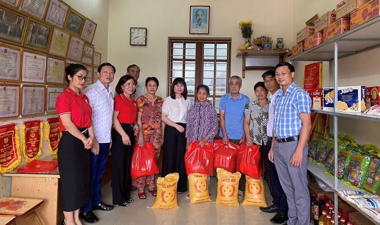 Ra mắt mô hình “Cụm dân cư nhân ái” và Gian hàng nhân đạo” tại 3 thôn trên địa bàn thị trấn Vân Đình- Ảnh 3.