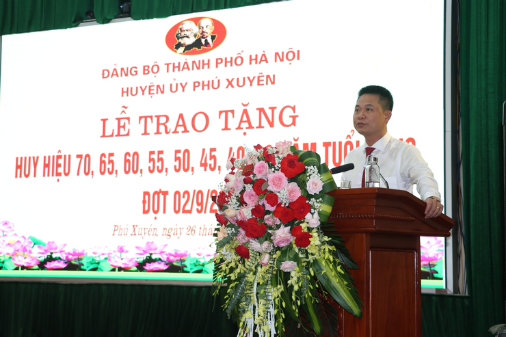 Lễ trao tặng Huy hiệu 70, 65, 60, 55, 50, 45, 40, 30 năm tuổi Đảng cho 228 Đảng viên đợt 02/9/2024- Ảnh 4.